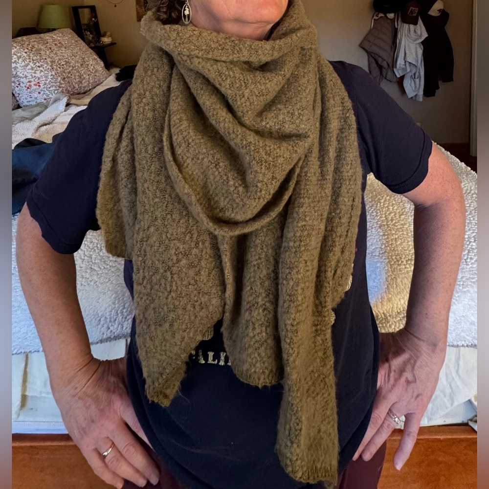 Cozy ’Tickled Pink’ REI Olive Green Scarf acrylic yarn